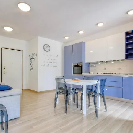 Lemon Tree Apartment *